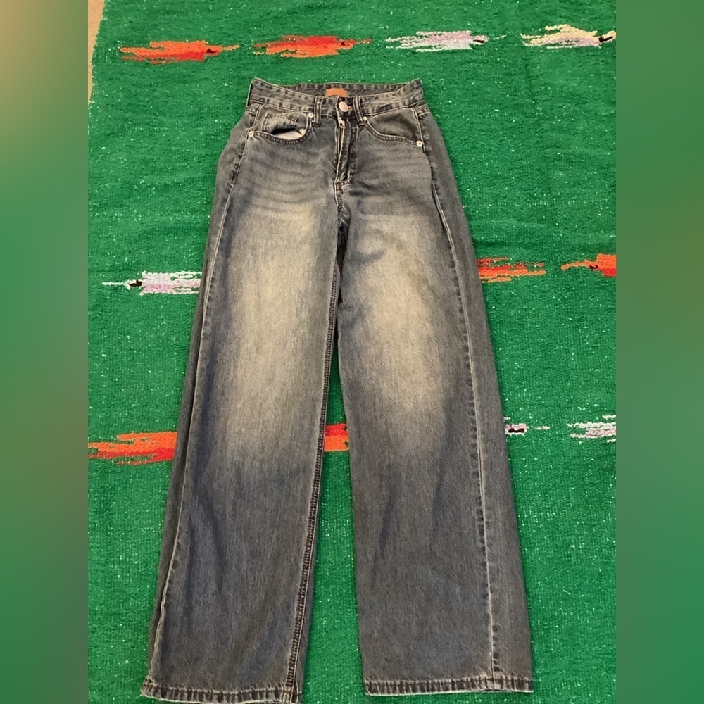 Simple Society jeans -SZ 00
Waist 11”
Inseam 29”
Rise 7”